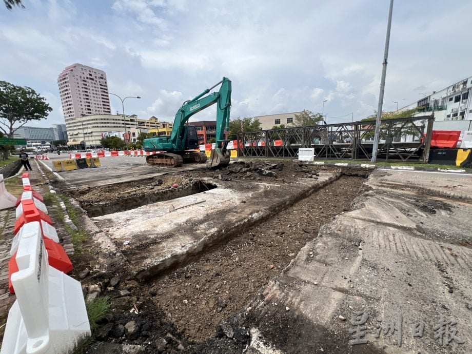 （古城封面主文）赛阿都阿兹路坑·展开挖掘研究材料成份再修建