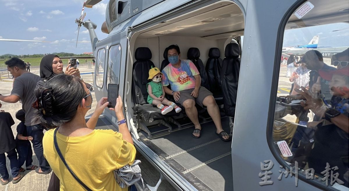 （古城封面主文／签发古城）甲国际航空嘉年华首日·市民游客踊跃参观