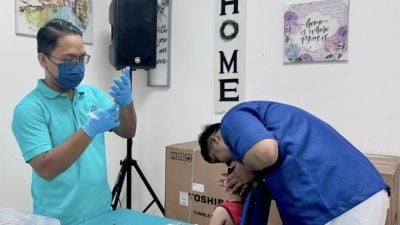 Ten Toes Academy   助61貧童接種A型流感疫苗