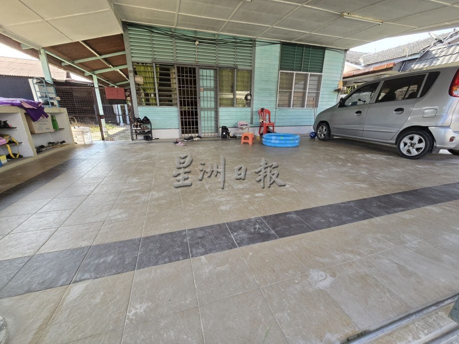 （古城第三版主文）空地填高泥浆下雨时冲入屋，住家工厂饱受泥浆“洗劫”，住户业者好苦恼