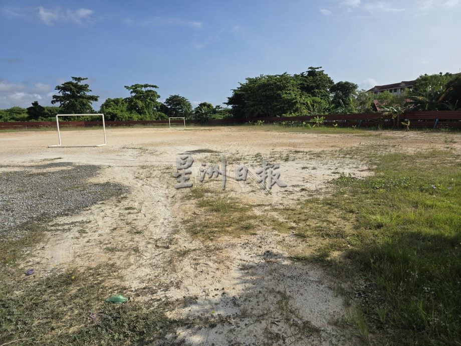 （古城第三版主文）空地填高泥浆下雨时冲入屋，住家工厂饱受泥浆“洗劫”，住户业者好苦恼