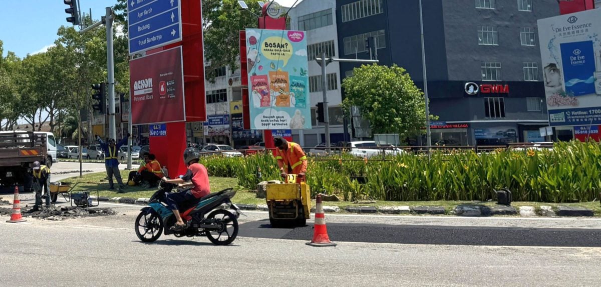 （古城第二版主文）中午交通繁忙，当局却在挖路