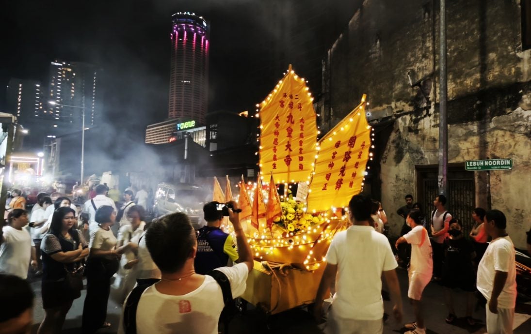 （大北马）二条路斗母宫九皇爷回銮，20神庙参与游行16乩童穿针