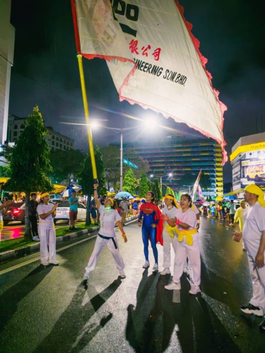 全国首支女子大旗鼓队，在短短7天约16小时的练习下，成功解锁多个大旗技能。