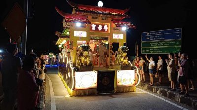 大年各鬥母宮恭送回鑾  漂亮花車映照老街場