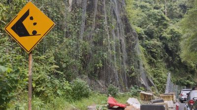 壟尾優景嶺附近山壁 落石防護柵欄裝好了