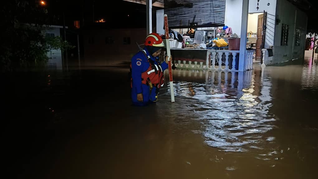 （大北马）数小时暴雨，大芭窑金咤坛也被淹！