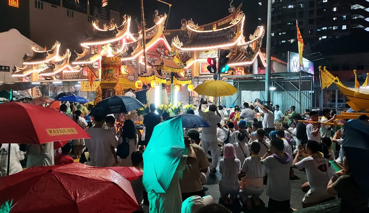 （大北马）车水路斗母宫历史第二悠久，逾千善信冒雨恭送九皇爷