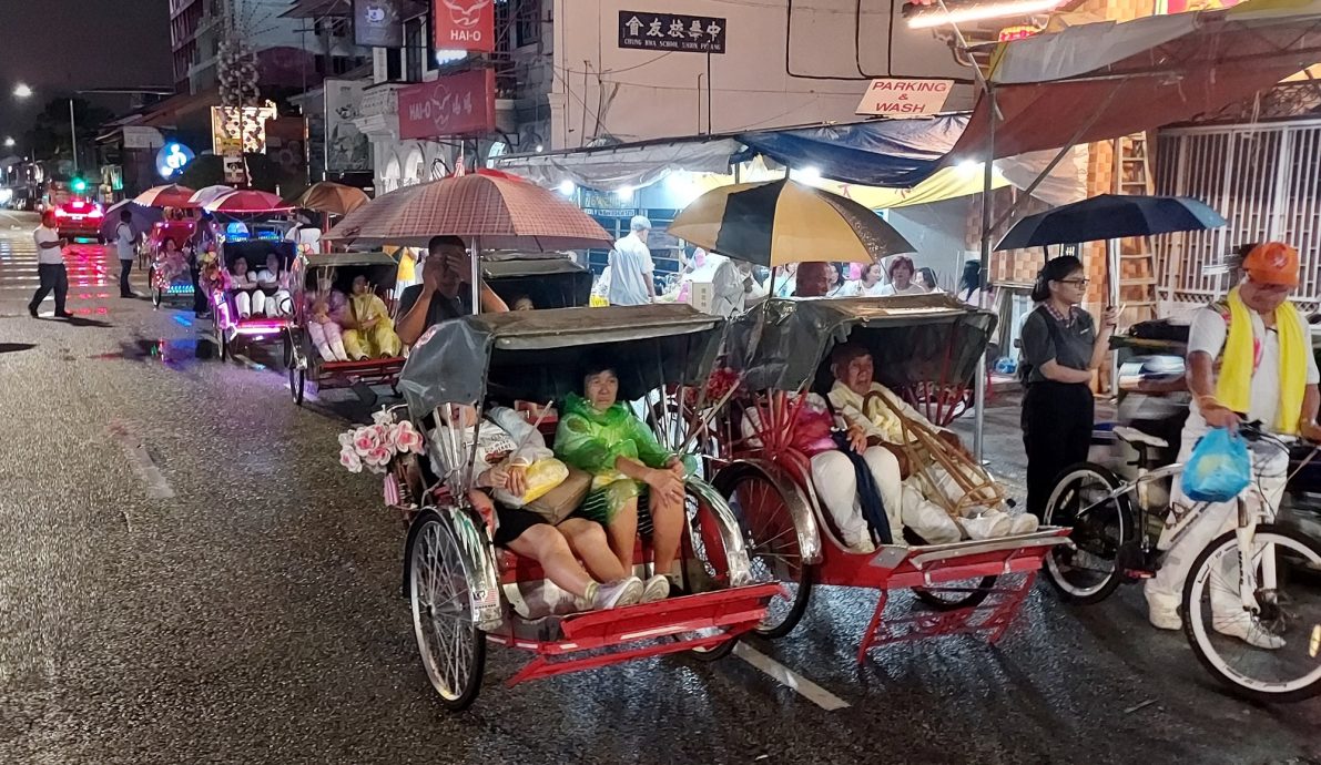 （大北马）车水路斗母宫历史第二悠久，逾千善信冒雨恭送九皇爷