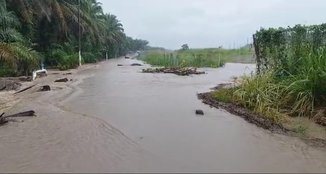 暴雨致部分路段积水   令金2甘榜村民出行困难