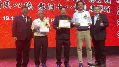 郑明发：政府应智能化   为庞大公务员体系“瘦身”