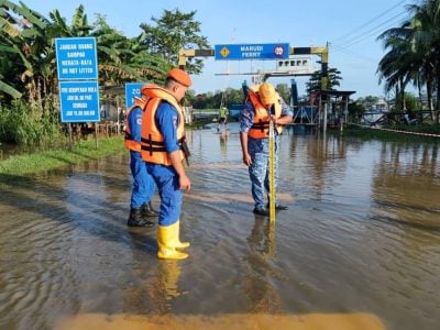 峇南河水位仍危险水平 . 马鲁帝市区积水消退