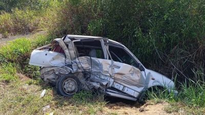 遭超車追撞．車落溝 司機傷