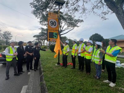 李景勝：提醒注意車速 . 4交通高危區 裝測速板