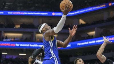 NBA季前热身赛| 火箭 马刺逆转迎首胜  勇士三分雨轰垮国王