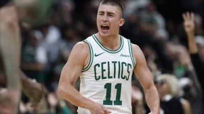 NBA|让公鹿苦吞3连败 绿衫军延续开季全胜势头