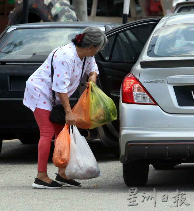 NS封面芙蓉/民众：“禁止一次性塑料袋”运动虽好 但还是造成一些不便