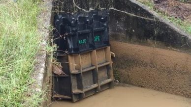 6涵洞管装防洪水闸 缓冲罗马安河沟排水