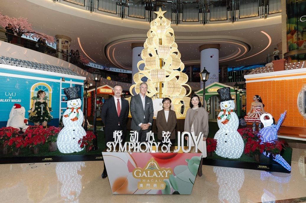 Festive spirit comes alive at Galaxy Macau with the launch of its “Symphony of Joy” festive campaign on November 28. The ceremony was graced by the presences of Maria Helena de Senna Fernandes, Director of Macao Government Tourism Office (second from the right), along with executives from Galaxy Entertainment Group and distinguished guests.