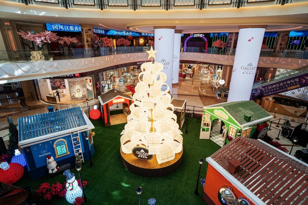 “Symphony of Joy” introduces a European-style Christmas village at Peral Lobby, creating a magical destination for guests to realize their holiday wishes.