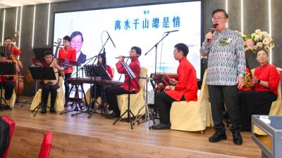 槟城青华俱乐部暨艺群剧社周年宴 | 粤曲伴奏师后继无人 曹观友：年轻乐手带来活力