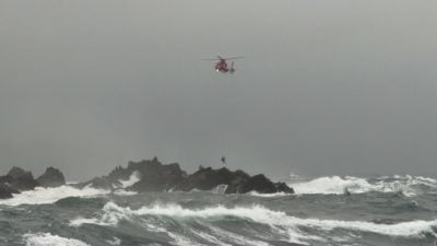 19人釣魚團遇巨浪 7人落海6獲救1身亡