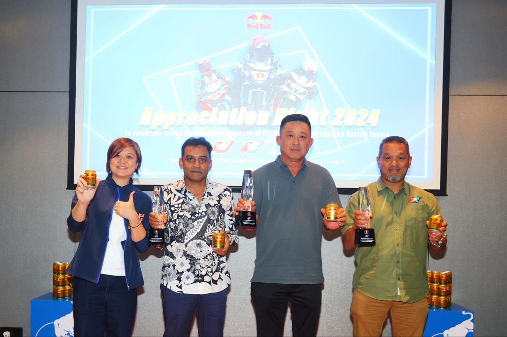 From left: Adelene Tay, Head of Marketing of Red Bull; Mr. K. Sivanesan, 31 Racing Team Owner; Mr. Yong Yin Hoe, Maju Motor Racing Team Owner; and Mr Che Ku Jonaidi, CKJ Racing Team Owner