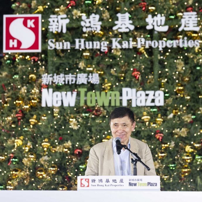 Mr. Raymond Kwok, Chairman and Managing Director of Sun Hung Kai Properties, gave a speech at the ceremony.