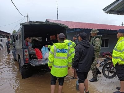 丹州首个沦陷水灾区  万捷县40灾黎迁移疏散中心