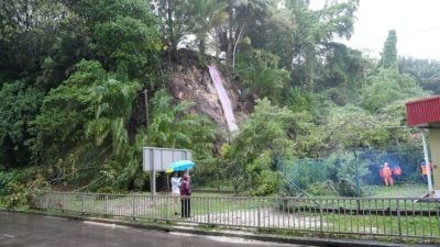 连日大雨致山体滑坡 根妇孺诊所断电暂停运