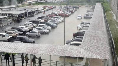 玻2天降雨量逾100毫米  河流氾滥亚娄沿河地陷水乡