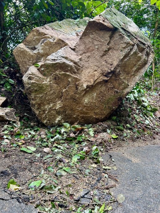 ​巨石坠落无伤亡  暂不鼓励公众登山