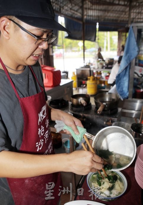 【人气美食】／翠林城故乡手工板面 古早味手捏面人气高 