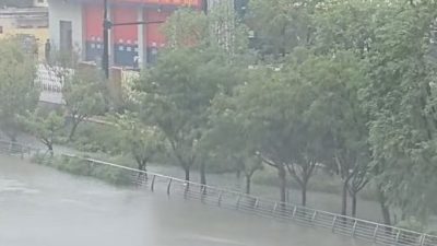 上海暴雨致蘇州河部分親水平臺被淹？市防汛辦：已開閘排水