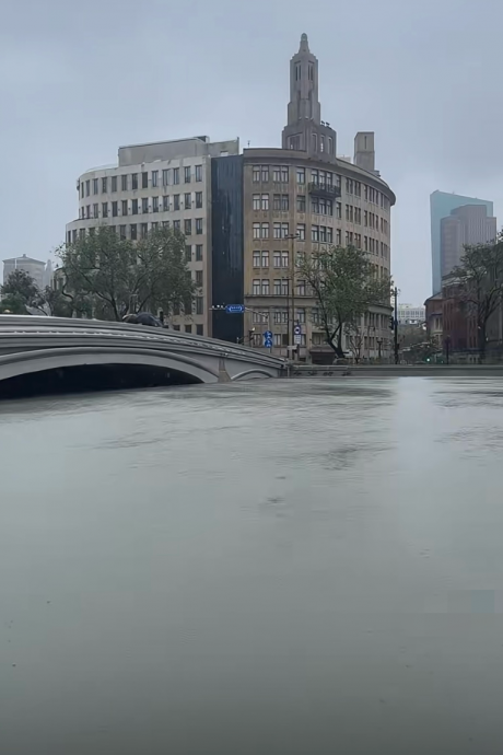 上海暴雨致苏州河部分亲水平台被淹？市防汛办：已开闸排水