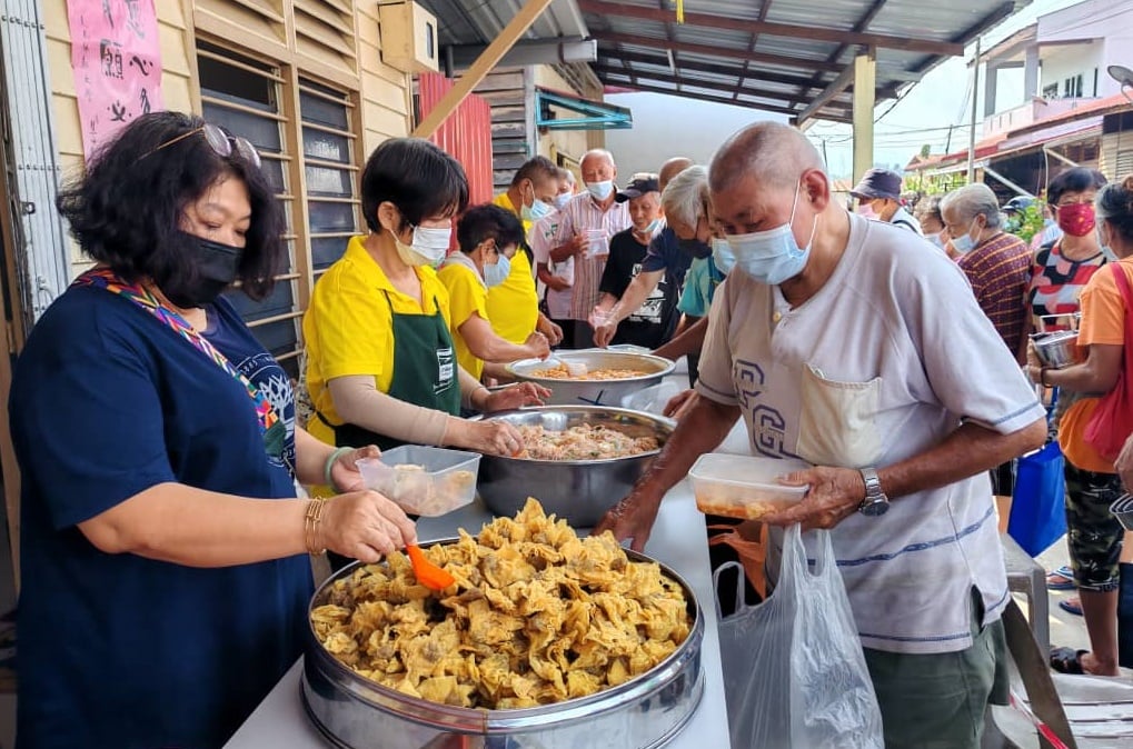 东02：文冬3团体初一十五固定派爱心素食餐