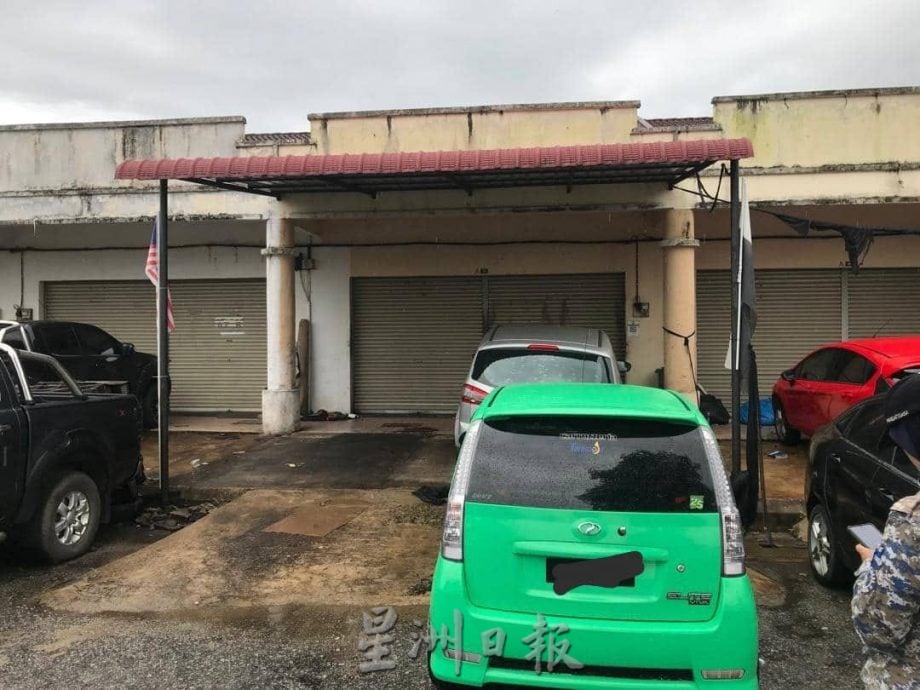 东：停放废置汽车、破旧物品随地扔及非法扩建，关丹市政厅要斯里英迪拉布拉商家尽快整顿，避免遭对付。