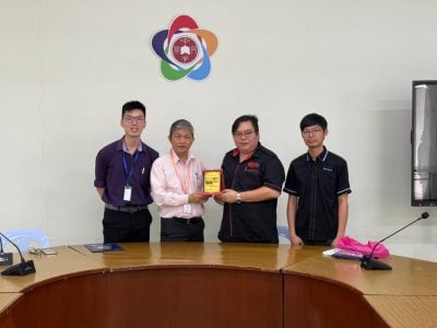 关中与蔡氏高等汽车工程学院 续签教育合作备忘录