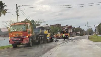 直涼中學前路段鋪路 家長投訴加劇堵車