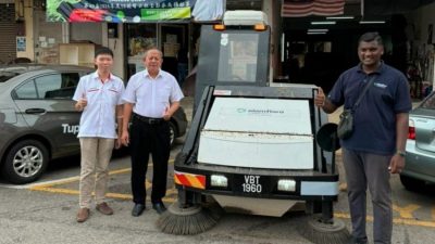 自動掃地車效率高   文德甲市區一天內掃淨