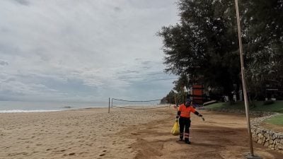 雨季居家不出門 關丹海灘冷清清