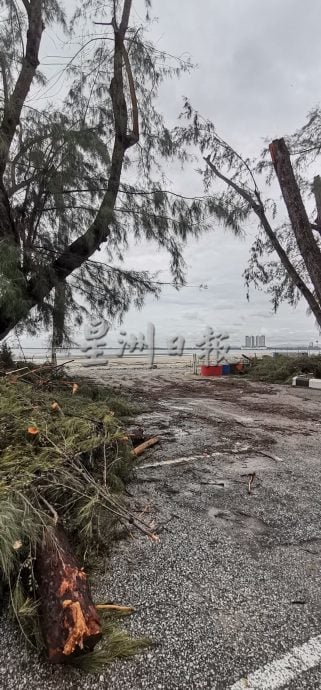 雨季来临，关丹海滩冷清清。