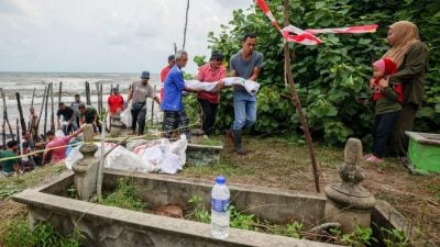 靠近海灘馬來墳場   大浪衝走5遺體