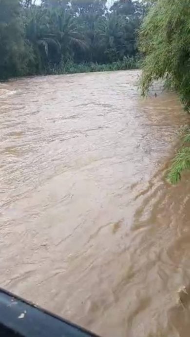 两男一女参与水上漂流活动 河水湍急冲走三人溺毙