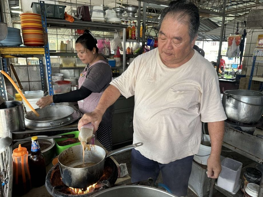 供星洲网：（花城小食光）两夫妻边学边卖黄酒面线，如今成了档口的招牌面