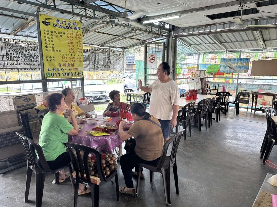 供星洲网：（花城小食光）两夫妻边学边卖黄酒面线，如今成了档口的招牌面