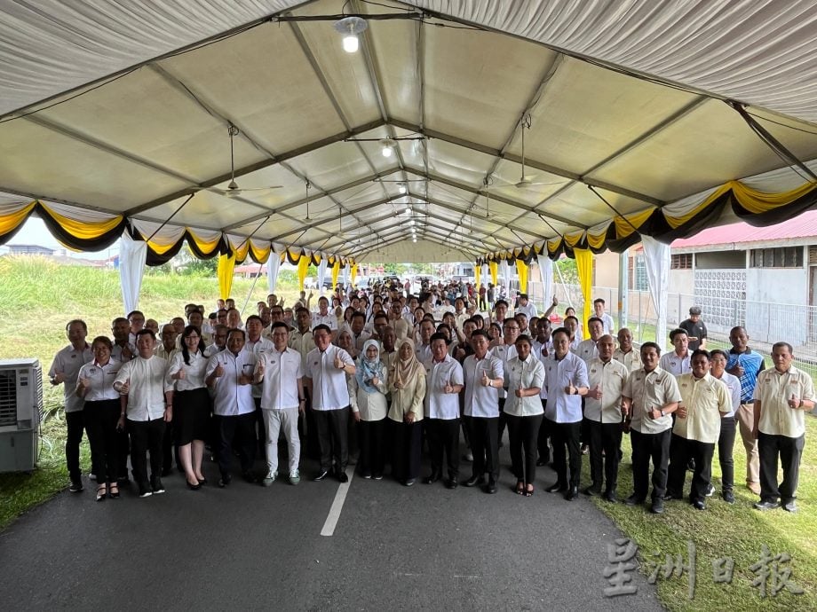 倪可敏：今年全国195座华人新村 安装1233支太阳能街灯