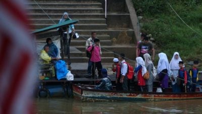 家在泰南 丹州上學      渡河入境學生是公民