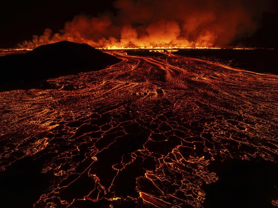 冰岛雷克雅内斯半岛火山一年内第7次喷发