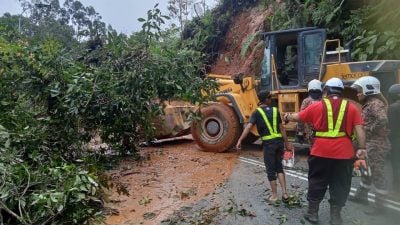 冷力往丹那拉打土崩路段  已清理完毕开放通车